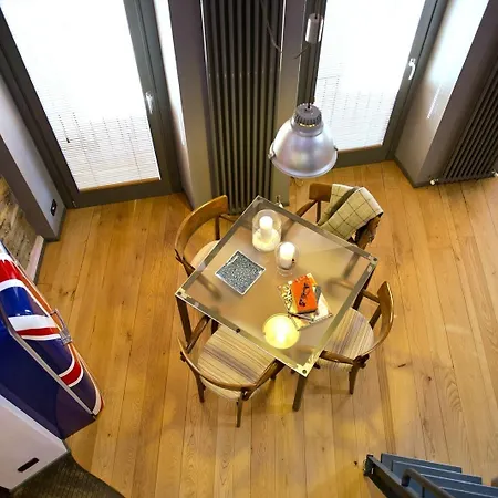 Casa Rossa - Bymyhomeincomo بيت للعطل